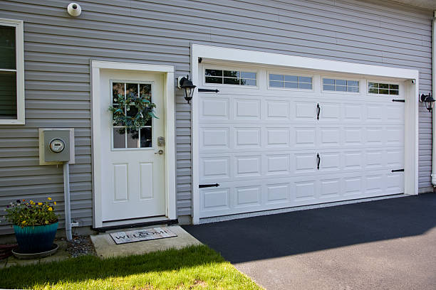 24/7 Emergency Garage Door Panel Replacement experts in Yacolt, WA
